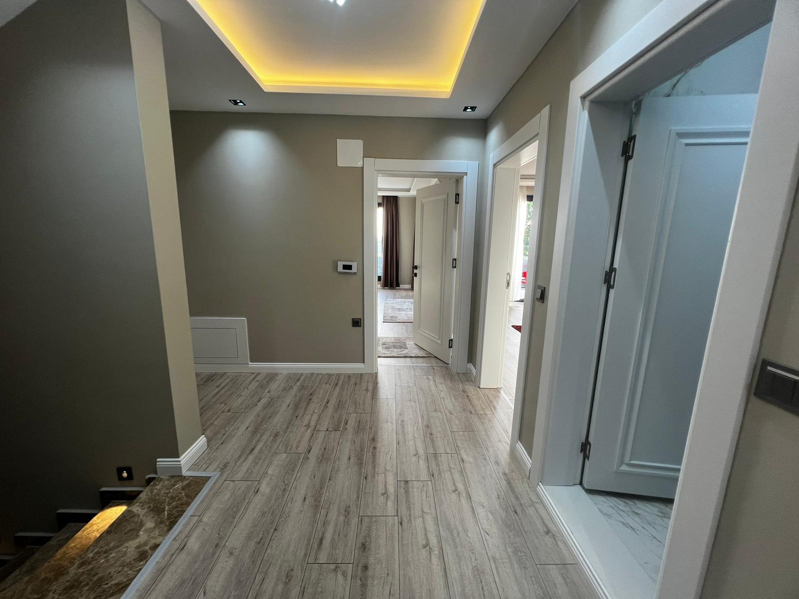 ARAKLI HÜRRİYET MAHALLESİNDE HAVUZLU LÜKS SATILIK VİLLALAR